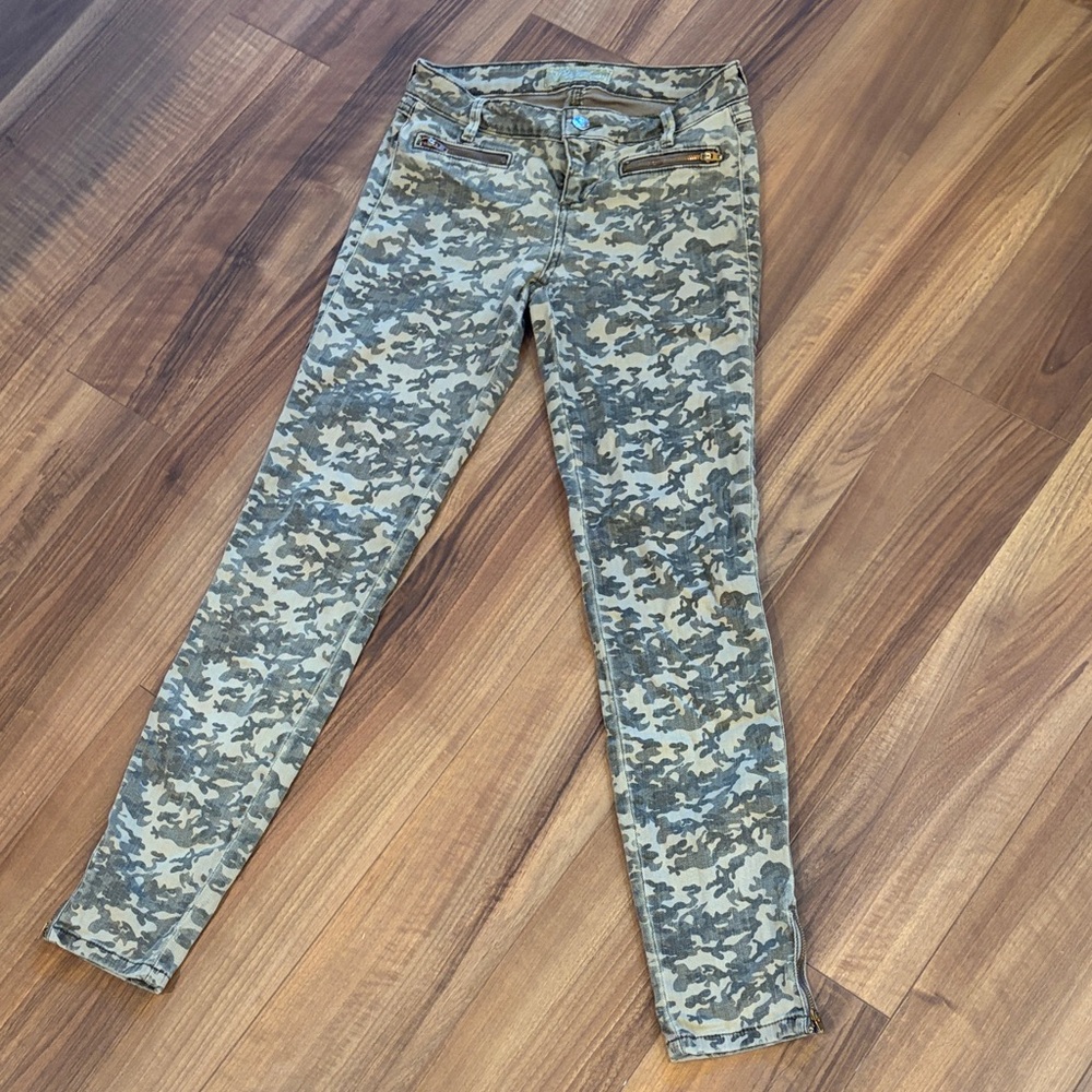 Guess Camo Skinny Pants - Low Rise